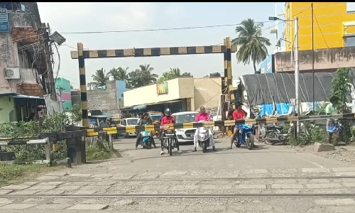Caught napping during duty hours, two gatekeepers on Chengalpattu-Arakkonam suspended