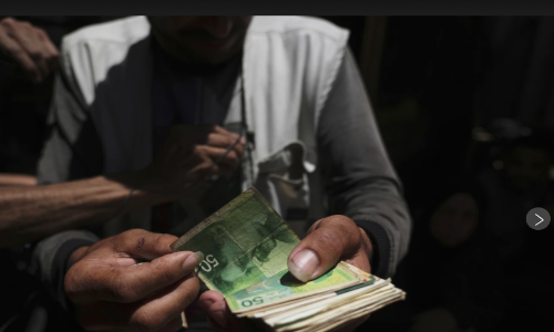 Palestinians paying high price to get scarce cash in Gaza