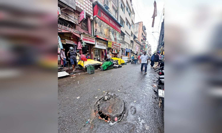Chennai Citizen Connect: Partially open manhole on Mint Street beckons danger