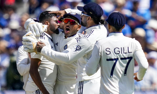 Indian pacers reduce England to 98 for four at lunch