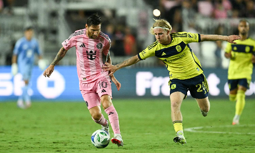 Messi scores twice for 5th straight game as Miami beats Nashville