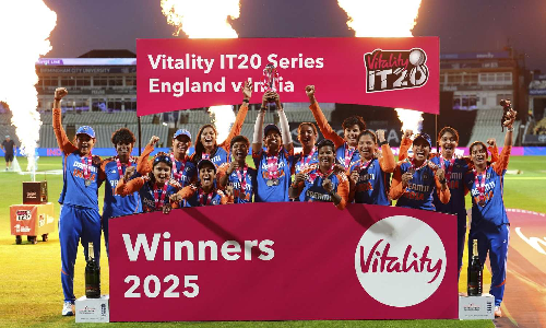 India loses 5th T20I by 5 wickets but wins series 3-2