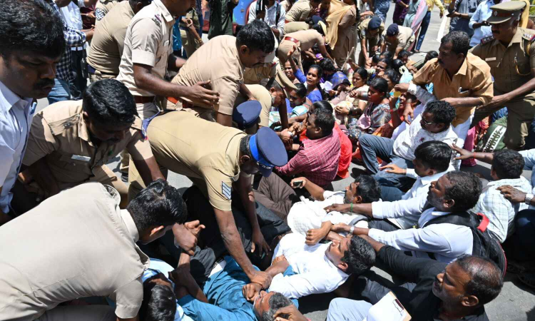 Part-time teachers’ indefinite protest enters 8th day