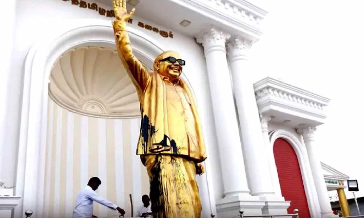 Former CM Karunanidhi statue defaced with black paint in Salem, police launch probe