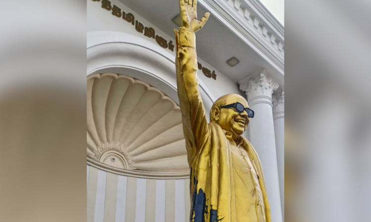 77-yr-old doctor secured for defacing Karunanidhi statue in Salem 77-yr-old doctor secured for defacing Karunanidhi statue in Salem