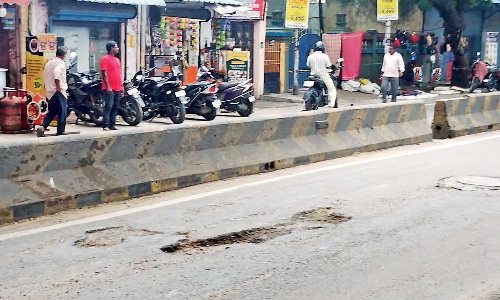 Chennai Citizen Connect: Fix pothole-ridden Perambur High Road, urge motorists