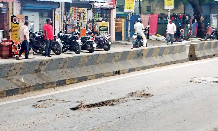 Chennai Citizen Connect: Fix pothole-ridden Perambur High Road, urge motorists