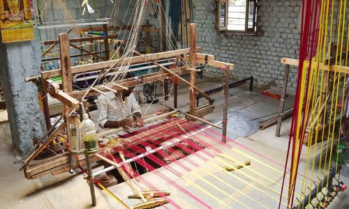 Tamil Nadu: Traditional ‘jamakkalam’ weavers stare at uncertainty