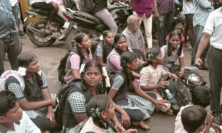 Tiruvallur: Villagers stage roadblock in Korakkanthandalam over neglected road repairs