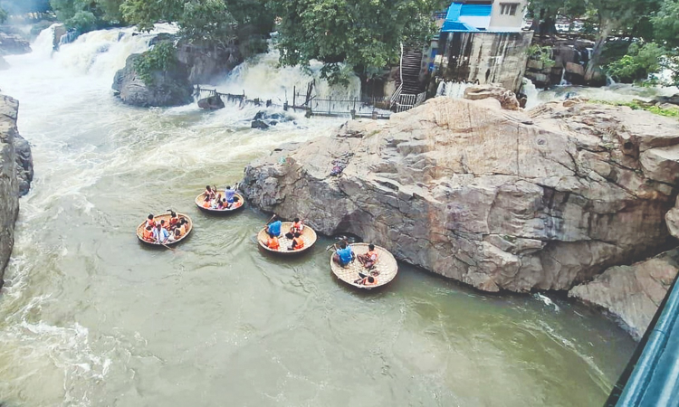The release of surplus water from Mettur dam stopped