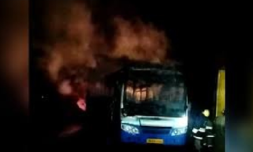Passengers flee as smoke billows out of bus in Coimbatore Passengers flee as smoke billows out of bus in Coimbatore