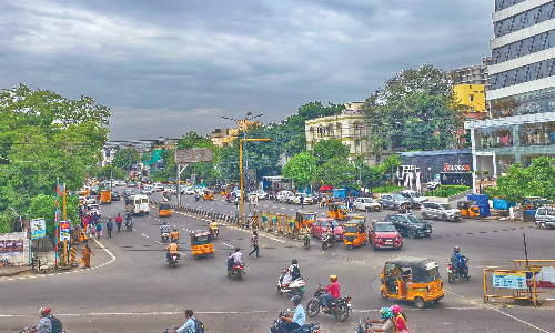 Chennai Corporation finally commences civic work to fix crack on Velachery Road