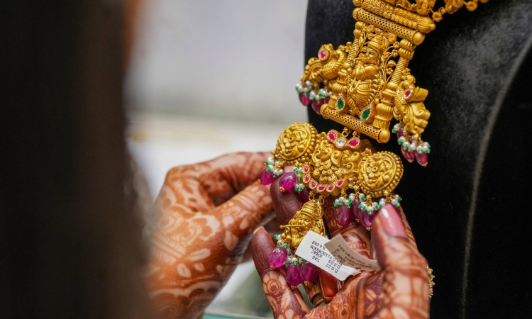 Chennai gold rate seesaws again, drops by Rs 800 on Nov 12, 2025; check how much it costs today