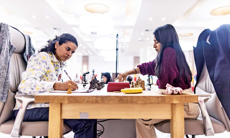 FIDE Womens World Cup final: Humpy draws with Divya in first game