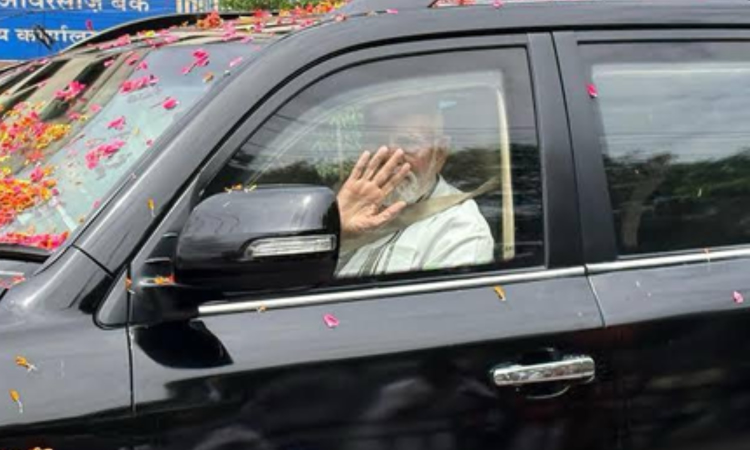 Prime Minister Modi holds roadshow in Tiruchi