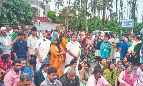 Jumbo intrusions: Gudalur villagers stage sit-in stir