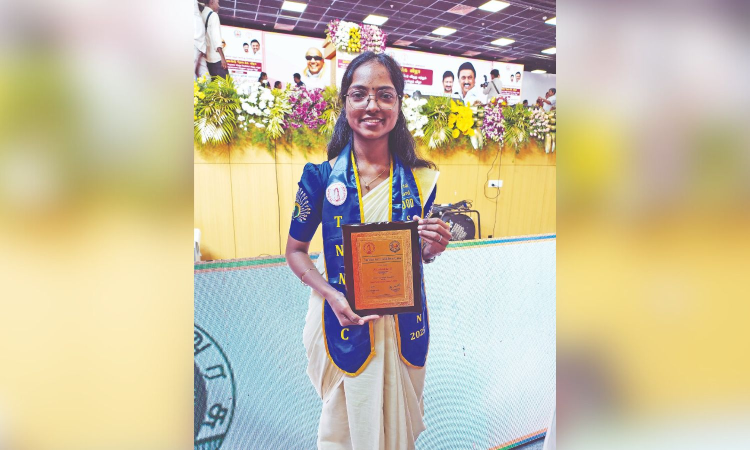 Good Samaritan rescuing, serving the homeless in Erode