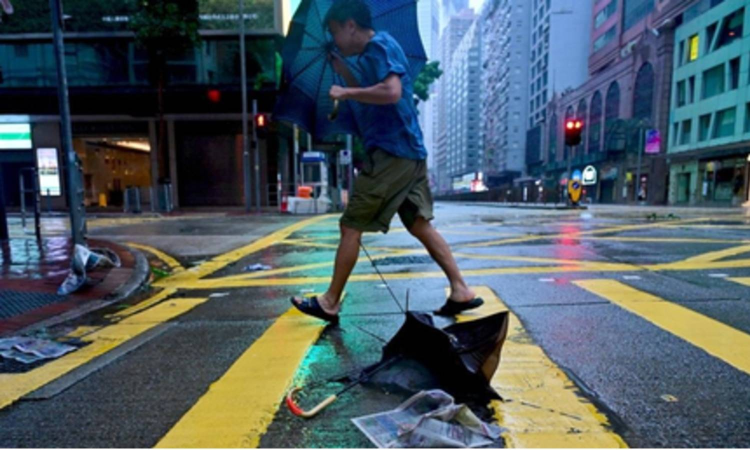Hong Kong issues first black rainstorm warning of year
