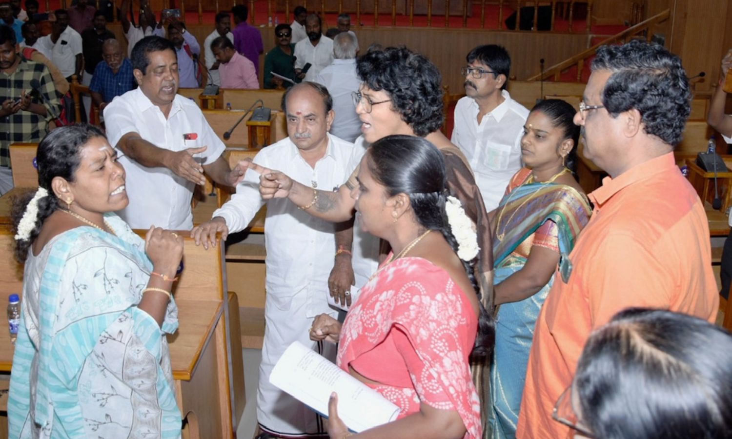 Thanjavur council meeting ends abruptly as DMK Mayor faces party men’s ire