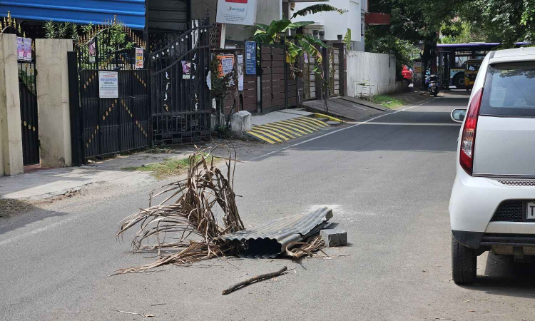 Chennai Citizen Connect: Damaged manhole on Vaigai 1st cross street puts public at risk