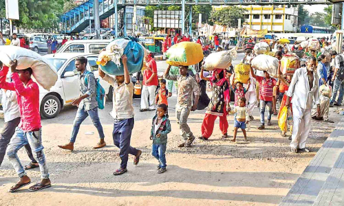 As Bihar grapples with its migrants data, TN gets it clear with 2.5 lakh migrant workers from the northern state As Bihar grapples with its migrants data, TN gets it clear with 2.5 lakh migrant workers from the northern state