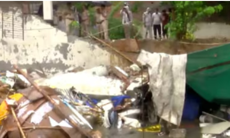 Seven killed as wall collapses in Delhis Jaitpur amid heavy rains Seven killed as wall collapses in Delhis Jaitpur amid heavy rains