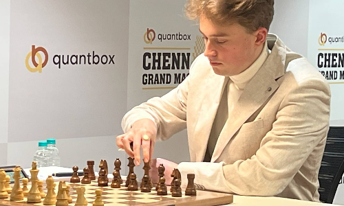 Keymer beats Awonder to extend lead, edges close to title