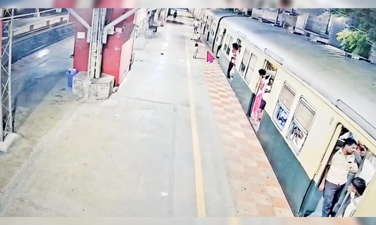 Railway Protection Force rescues 3-year-old boy abandoned at Sanatorium railway station Railway Protection Force rescues 3-year-old boy abandoned at Sanatorium railway station