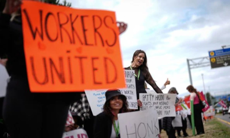 Air Canada, flight attendants union resume talks for first time since strike began