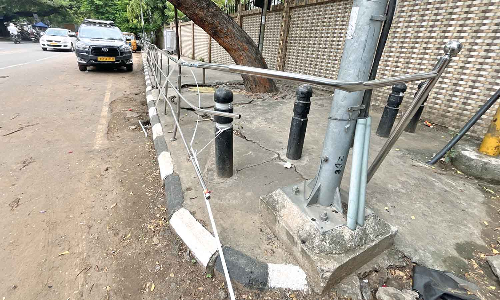 Chennai Citizen Connect: Broken handrails pose threat to students of pvt school in Kellys