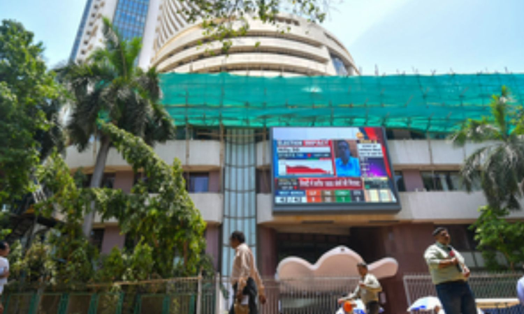 Stock market gains in early trade, Nifty holds at 25,000 amid mixed global cues