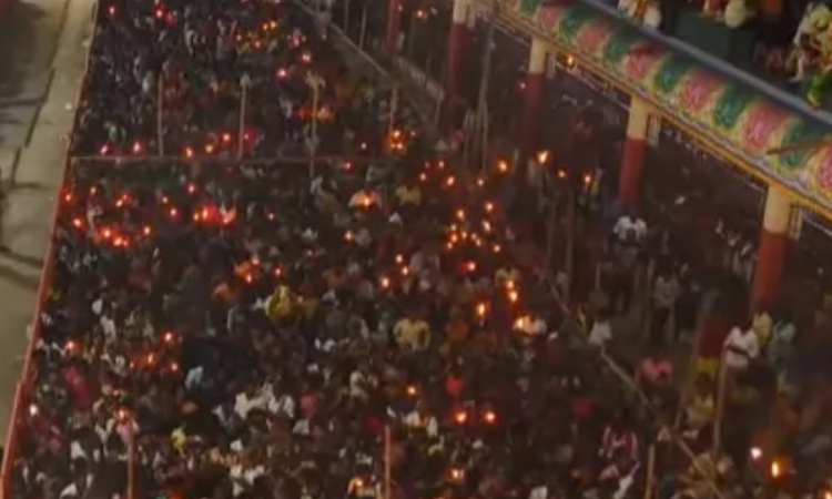 Thousands flock to Villupuram’s Angalamman temple for Swing festival