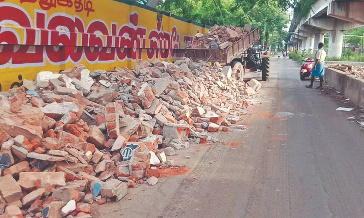 GCC turns blind eye to its own contractor flouting debris rules GCC turns blind eye to its own contractor flouting debris rules