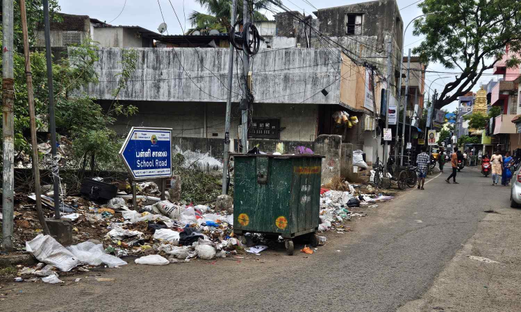 Chennai Citizen Connect: Garbage mess on School Road bothers residents of Kolathur