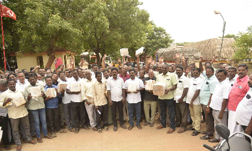 Tasmacs empty bottle buyback diktat on staff leads to stir in Thanjavur