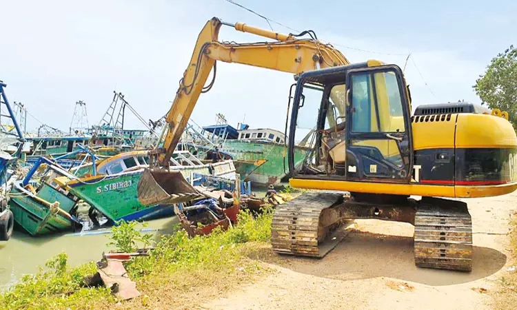 Video capturing boats belonging to TN fishermen being destroyed by Lankan authorities sparks outrage