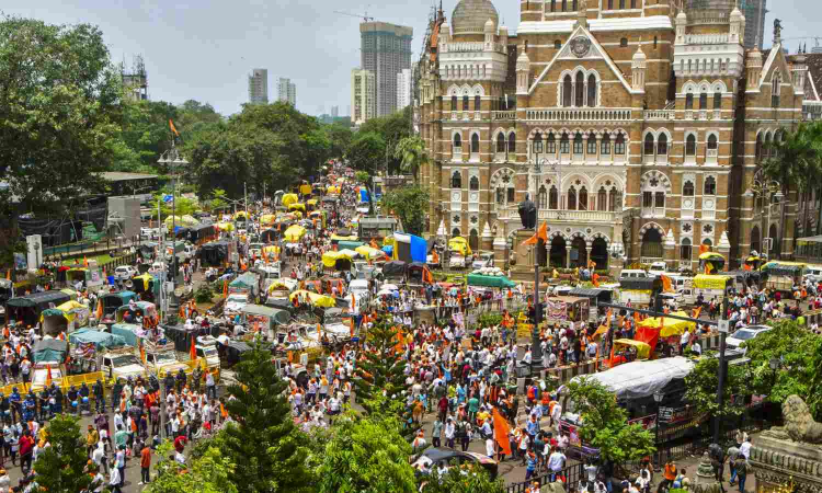 Maratha quota: HC says Jaranges stir not peaceful, ensure all Mumbai streets vacated by Sep 2 Maratha quota: HC says Jaranges stir not peaceful, ensure all Mumbai streets vacated by Sep 2