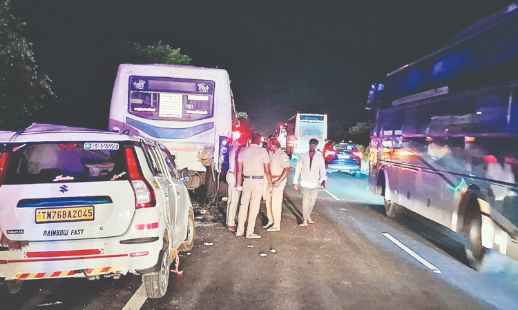 Baby among three killed as car rams stationary bus in Tiruchy