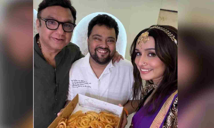 Shraddha Kapoor gorges on jalebis between work: ‘Shooting toh bahana hai’