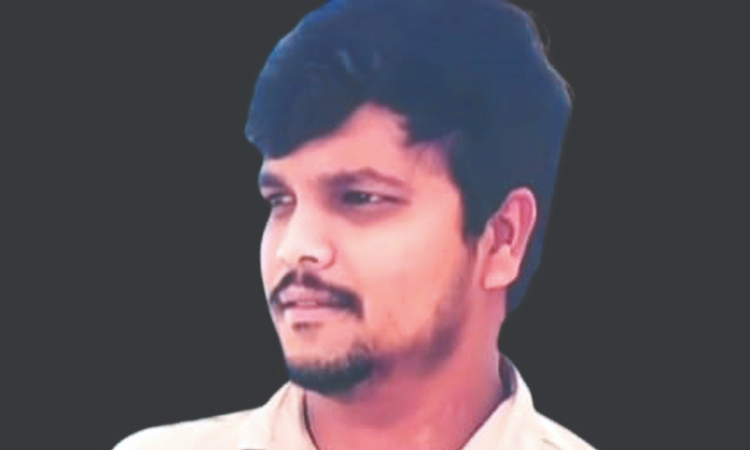 Mayiladuthurai youth kills self in Kuwait as lover goes with SI