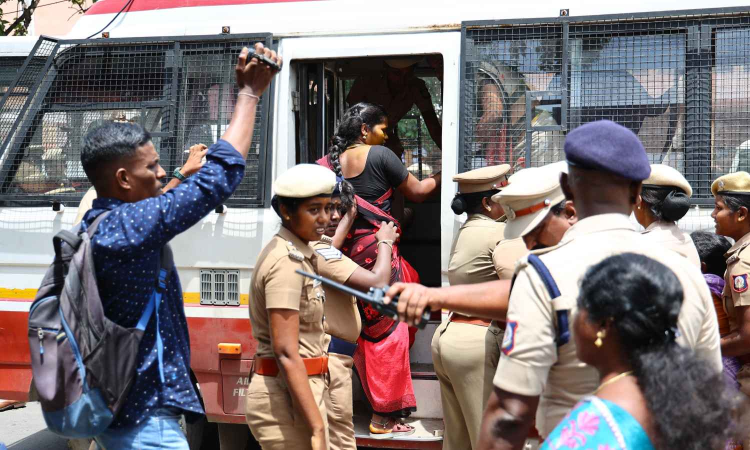 Around 350 NULM workers detained during meet at Chennai park