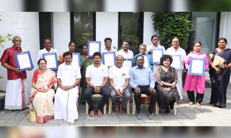 Dy CM Udhayanidhi hands over financial aid to artists