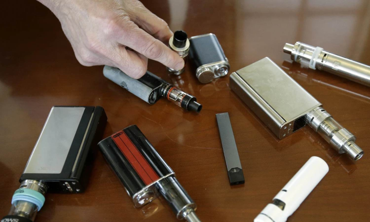 School students buying vapes, e-cigarettes, nicotine pouches online, say teachers