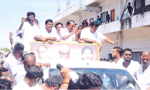 Reunite AIADMK or we will take steps: Sengottaiyan to Edappadi