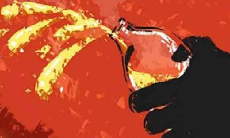 Kerala man throws acid on teenage daughter, niece