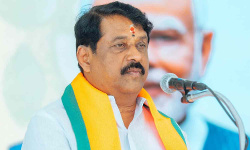 Even temples not secure in TN, says Nainar Nagenthran