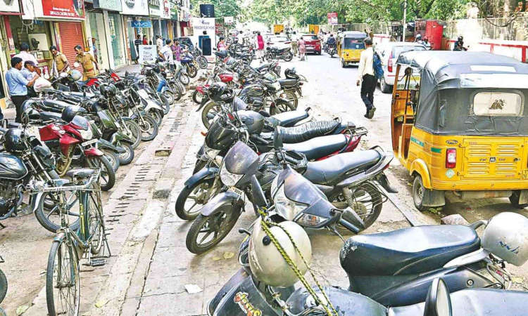 Festive rush chokes Pondy Bazaar as multi-level car park remains defunct