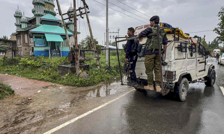 Two terrorists killed, 3 soldiers injured in encounter in J-Ks Kulgam Two terrorists killed, 3 soldiers injured in encounter in J-Ks Kulgam