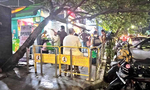 Chennai Citizen Connect: No respite for public from Anna Nagar pavement encroachment Chennai Citizen Connect: No respite for public from Anna Nagar pavement encroachment