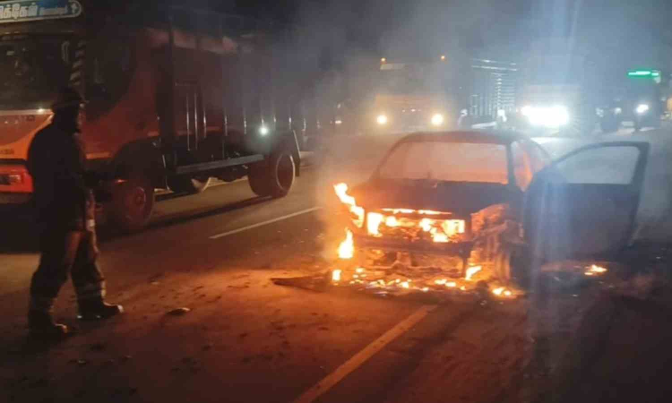 Car with IT employees gutted in fire; nobody hurt Car with IT employees gutted in fire; nobody hurt